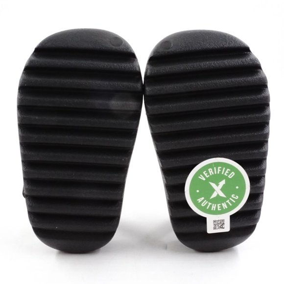 Adidas Original Yeezy Slide Onyx (Kids) in Black HQ4118 -  FCM29 - Picture 12 of 14